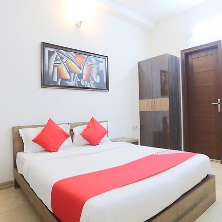 Oyo 72519 Meera Bhawan Hotel Vrindāvan Eksteriør billede