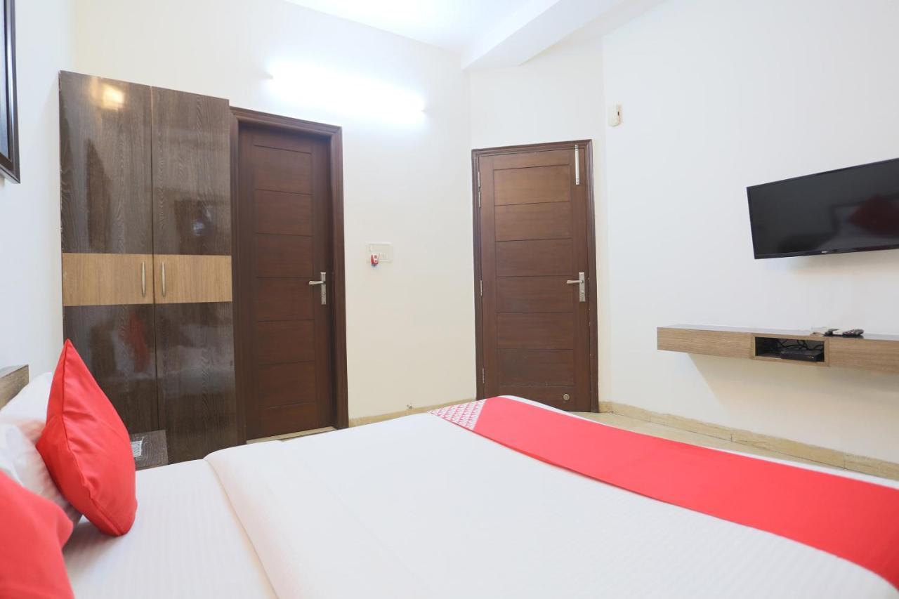Oyo 72519 Meera Bhawan Hotel Vrindāvan Eksteriør billede