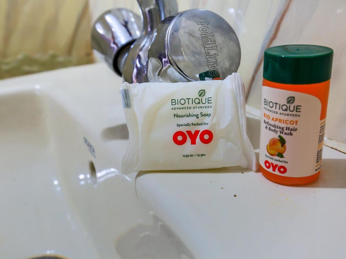 Oyo 72519 Meera Bhawan Hotel Vrindāvan Eksteriør billede